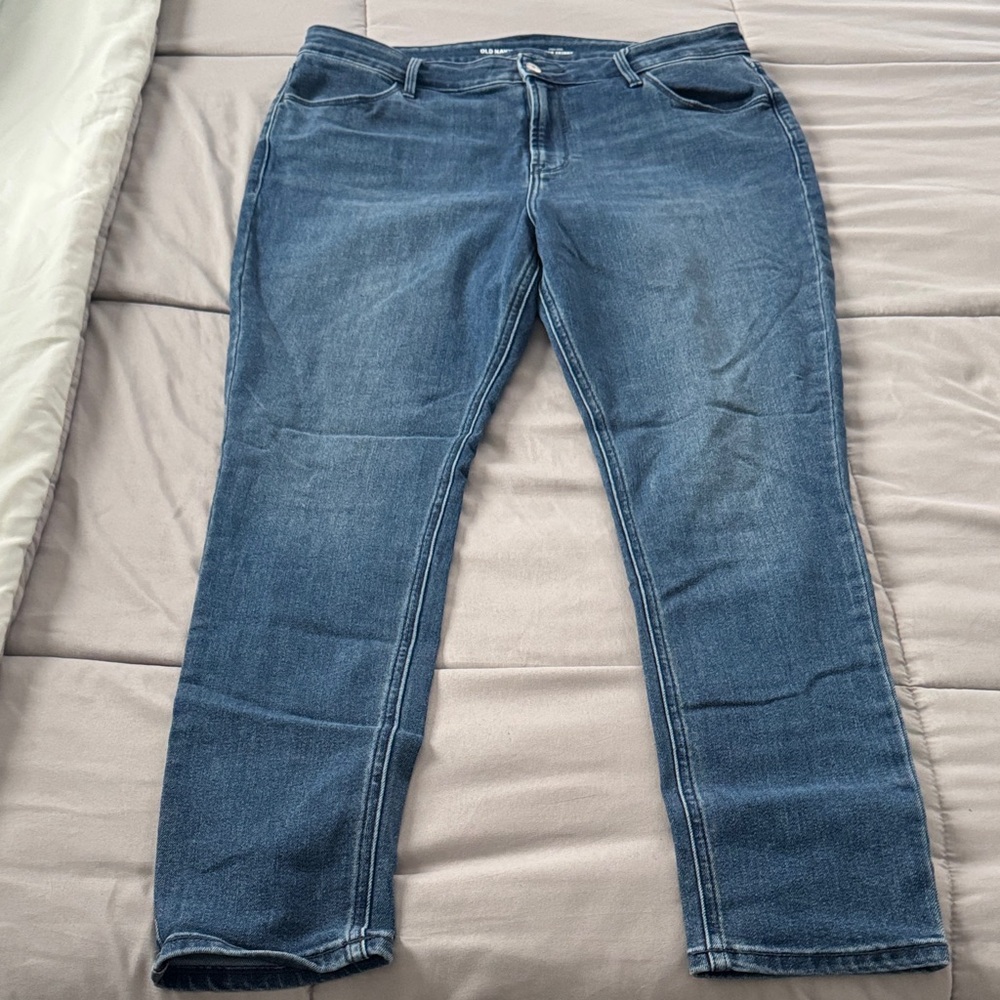 Old Navy High Rise Super Skinny Jeans Size 14 
Excellent Used Condition